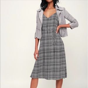 Lulus gray and black plaid midi dress size M
